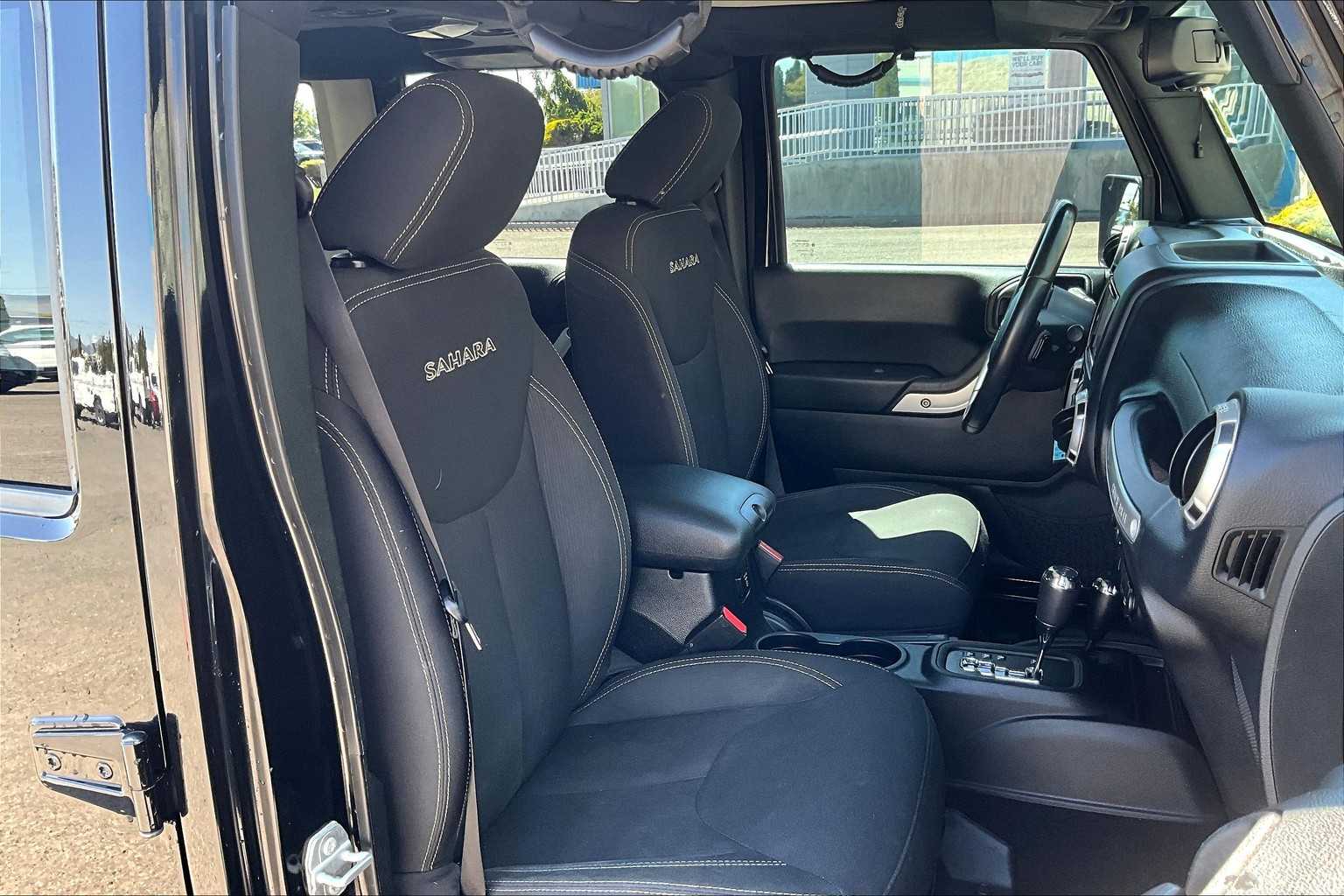 2016 Jeep Wrangler Unlimited Sahara 13