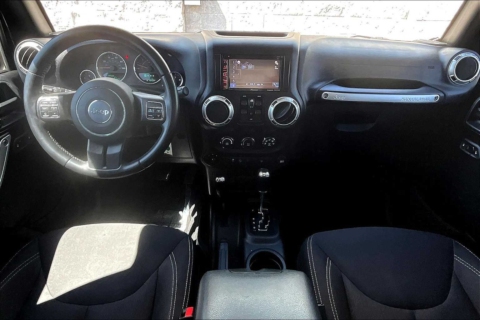 2016 Jeep Wrangler Unlimited Sahara 10
