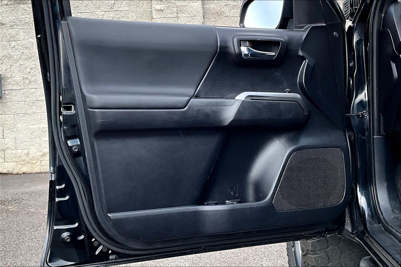 Thumbnail: 2020 Toyota Tacoma - 27