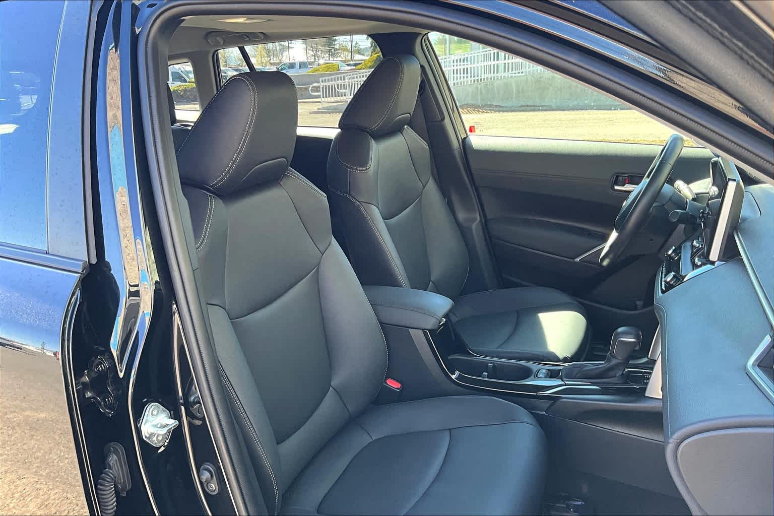 2023 Toyota Corolla Cross XLE 13