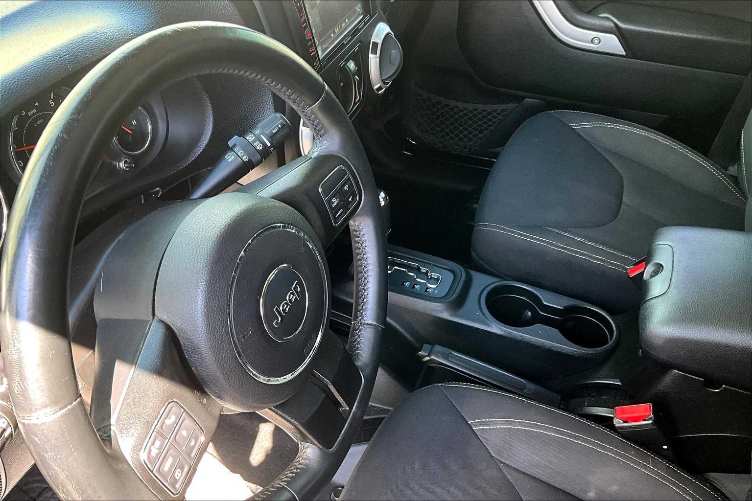 2016 Jeep Wrangler Unlimited Sahara 16