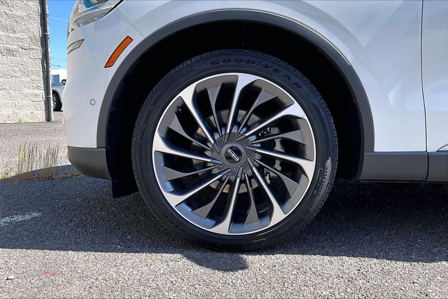 Thumbnail: 2020 Lincoln Aviator - 8