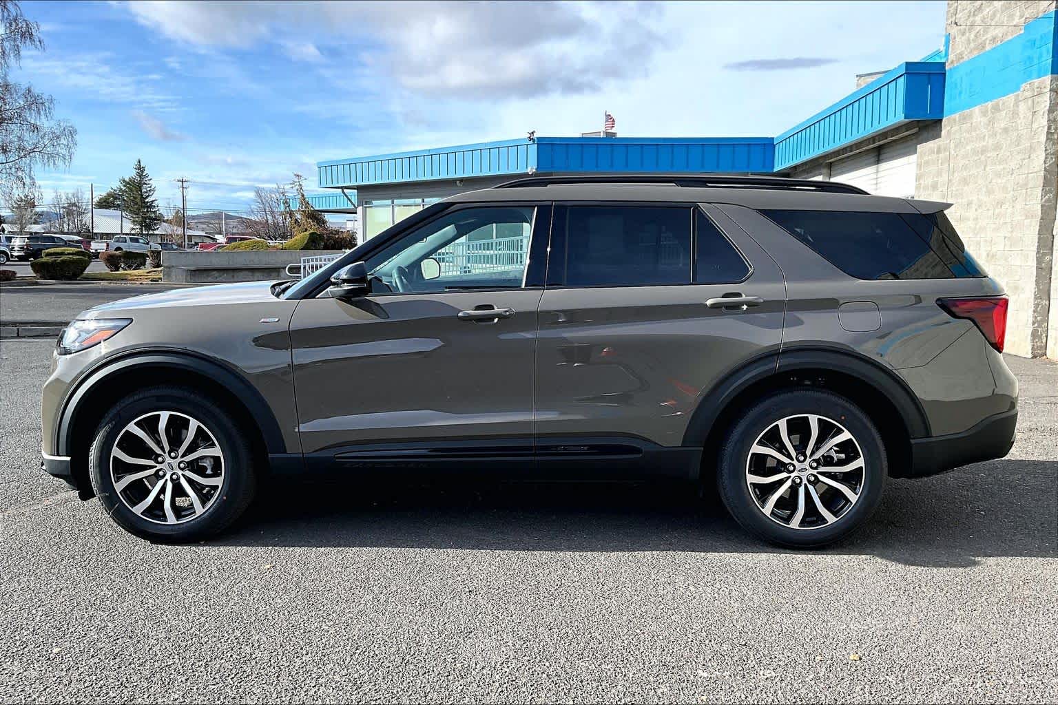 Thumbnail: 2026 Ford Explorer - 3