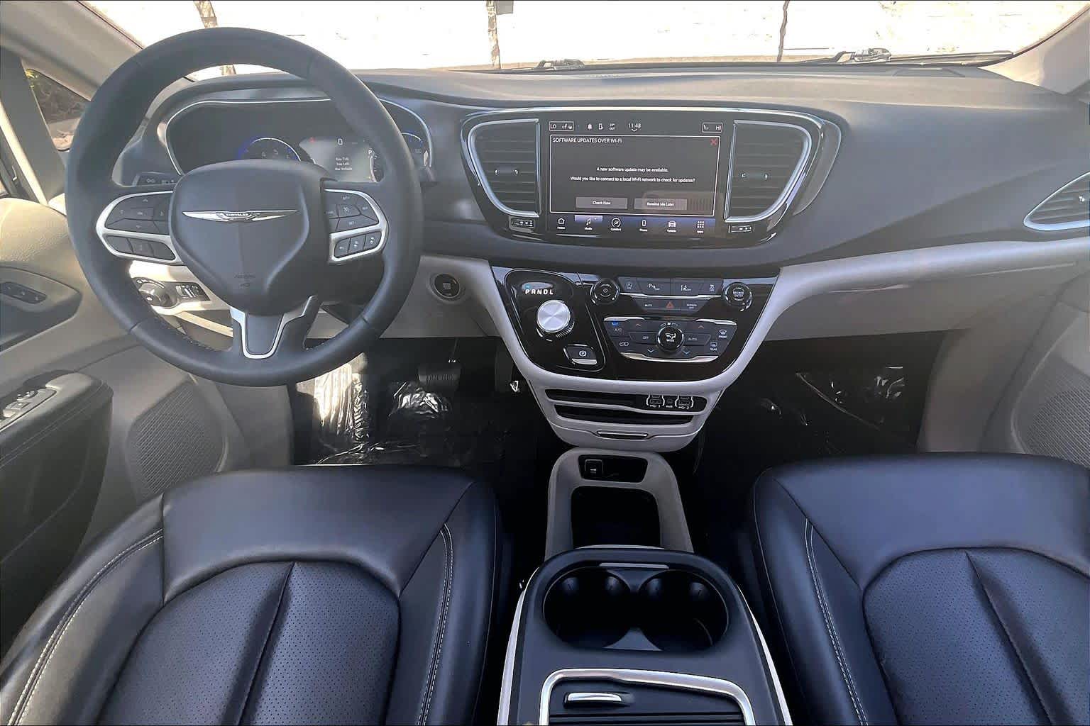 Thumbnail: 2023 Chrysler Pacifica - 10