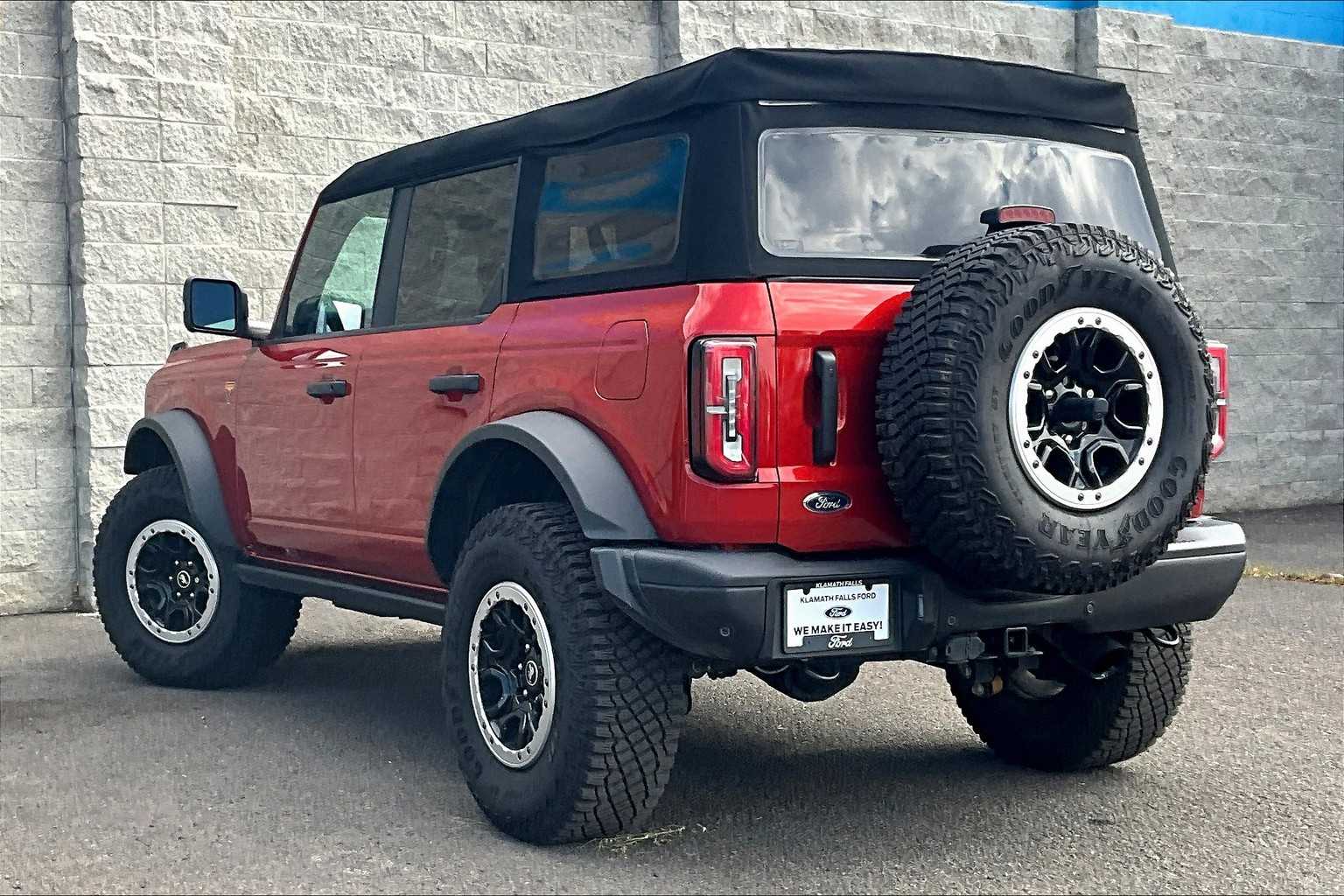 Thumbnail: 2023 Ford Bronco - 4