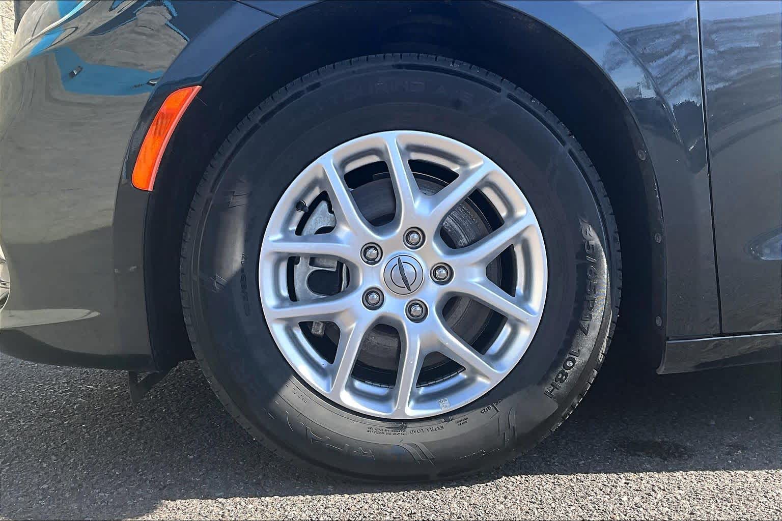 Thumbnail: 2023 Chrysler Pacifica - 8