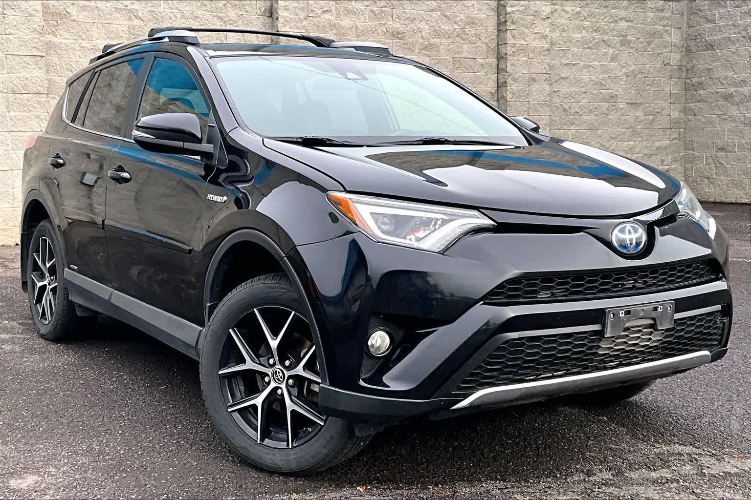 Thumbnail: 2017 Toyota RAV4 - 21