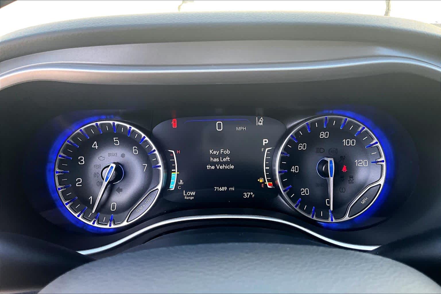 Thumbnail: 2023 Chrysler Pacifica - 17