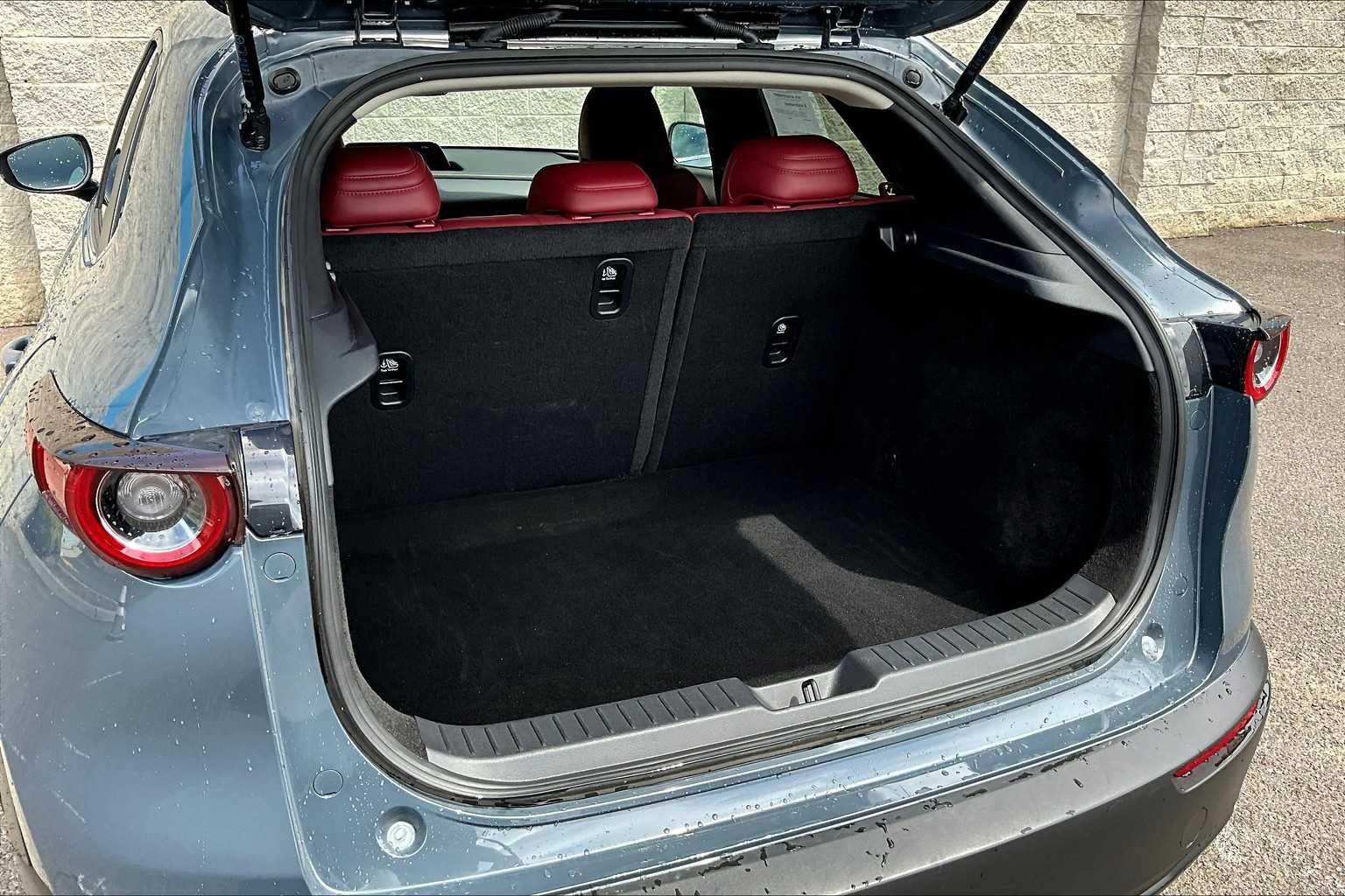 2024 Mazda CX-30 Carbon 18