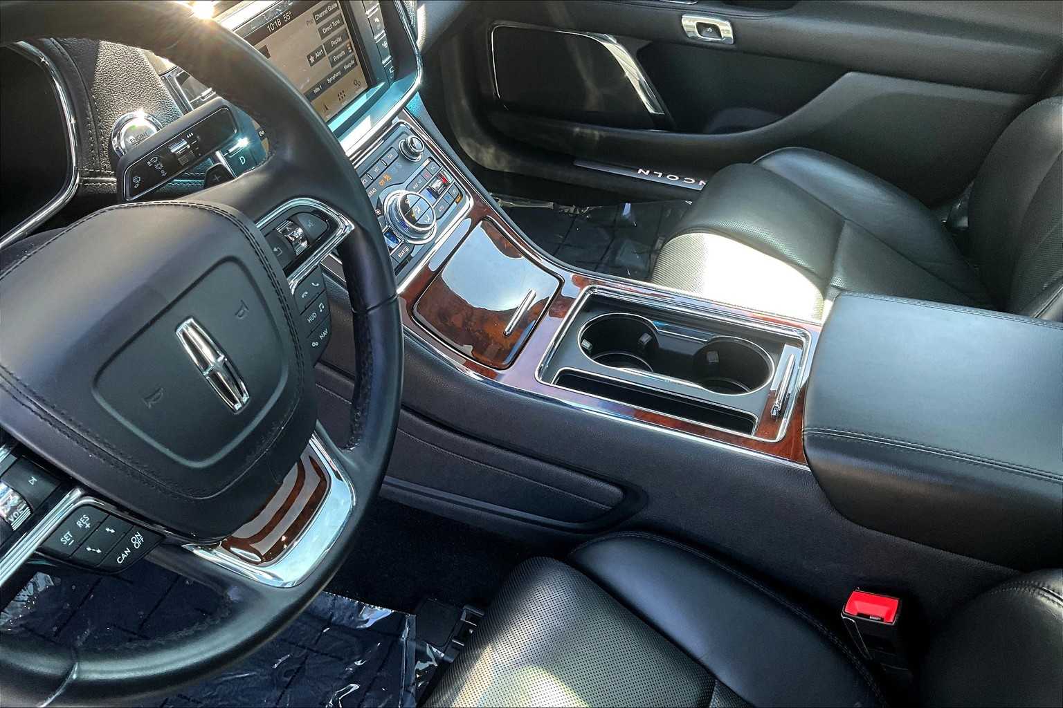 Thumbnail: 2018 Lincoln Continental - 16