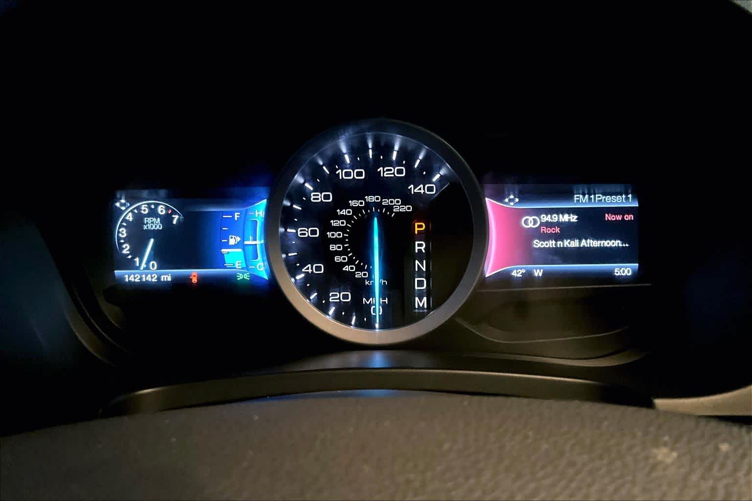 Thumbnail: 2015 Ford Explorer - 17