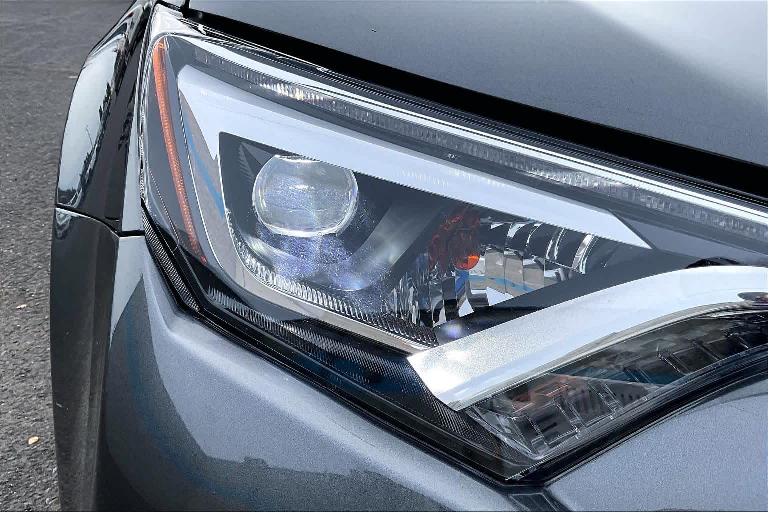 Thumbnail: 2016 Toyota RAV4 - 31