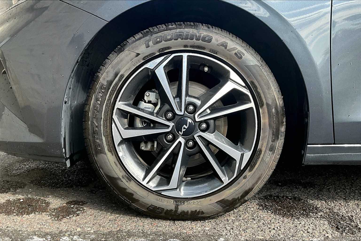 Thumbnail: 2023 Kia Forte - 8