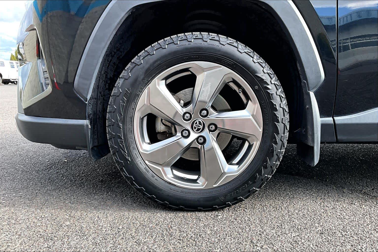 Thumbnail: 2019 Toyota RAV4 - 8