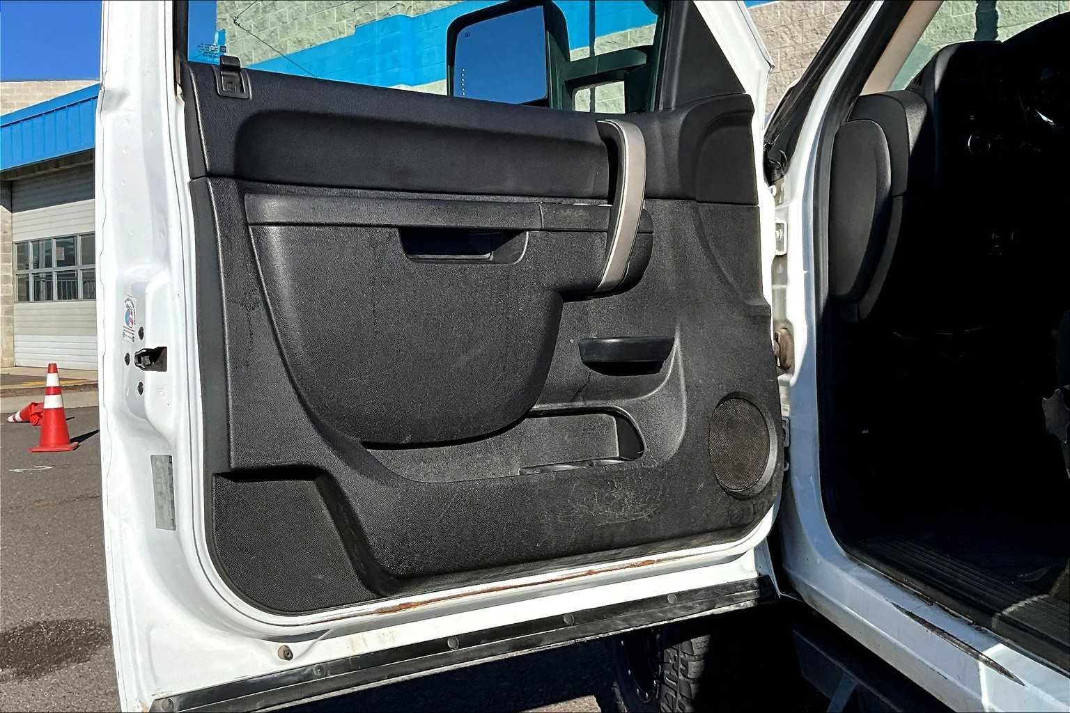 Thumbnail: 2010 Chevrolet Silverado 3500 - 27