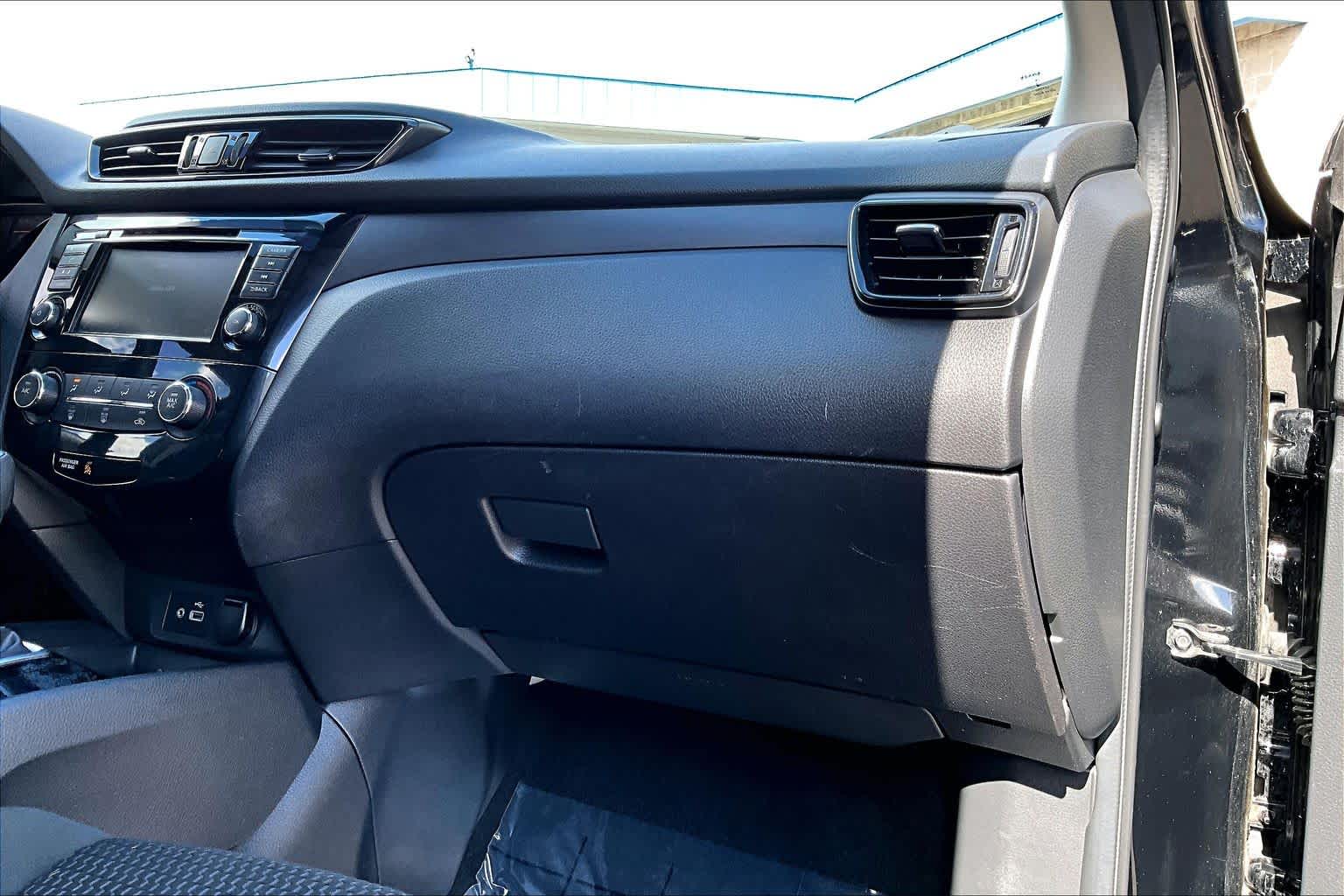 Thumbnail: 2021 Nissan Rogue Sport - 23