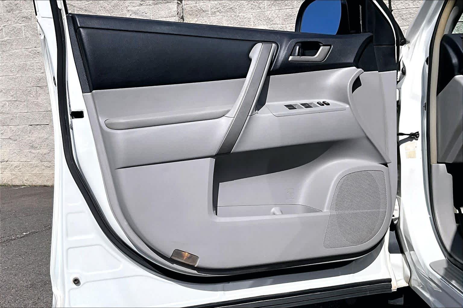 Thumbnail: 2010 Toyota Highlander - 27