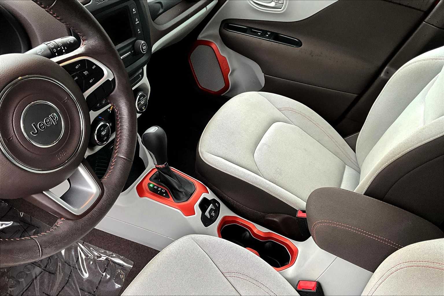 Thumbnail: 2017 Jeep Renegade - 16