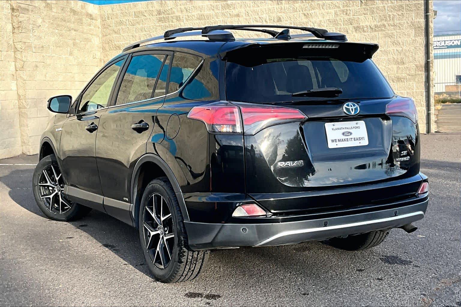 Thumbnail: 2017 Toyota RAV4 - 4