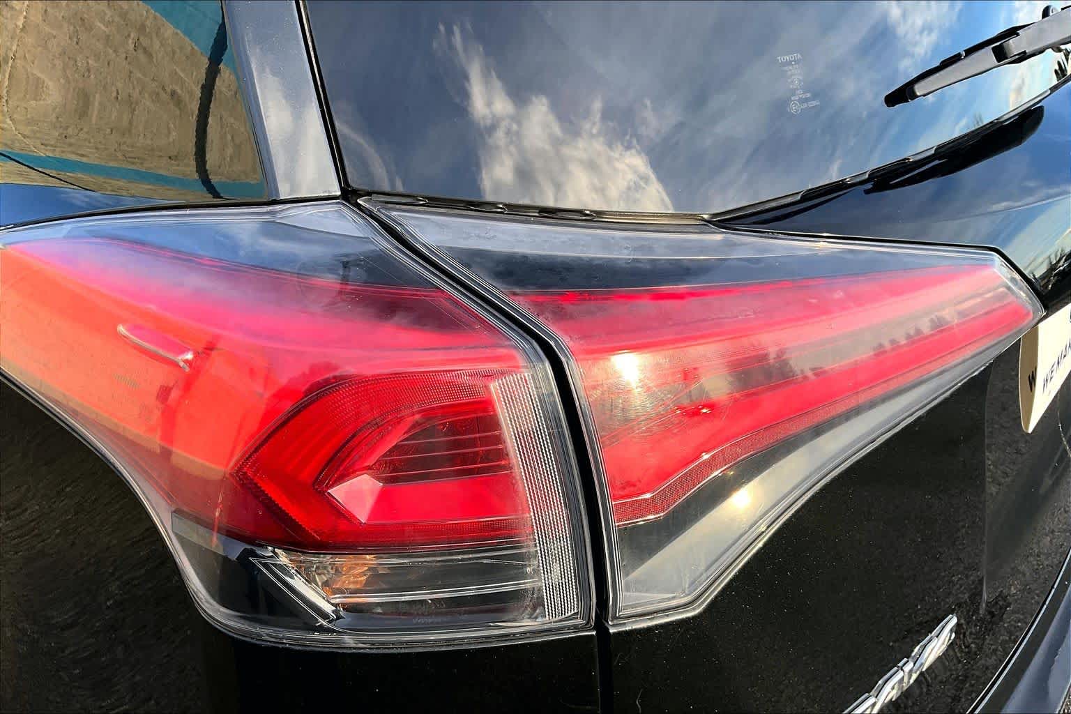 Thumbnail: 2017 Toyota RAV4 - 32