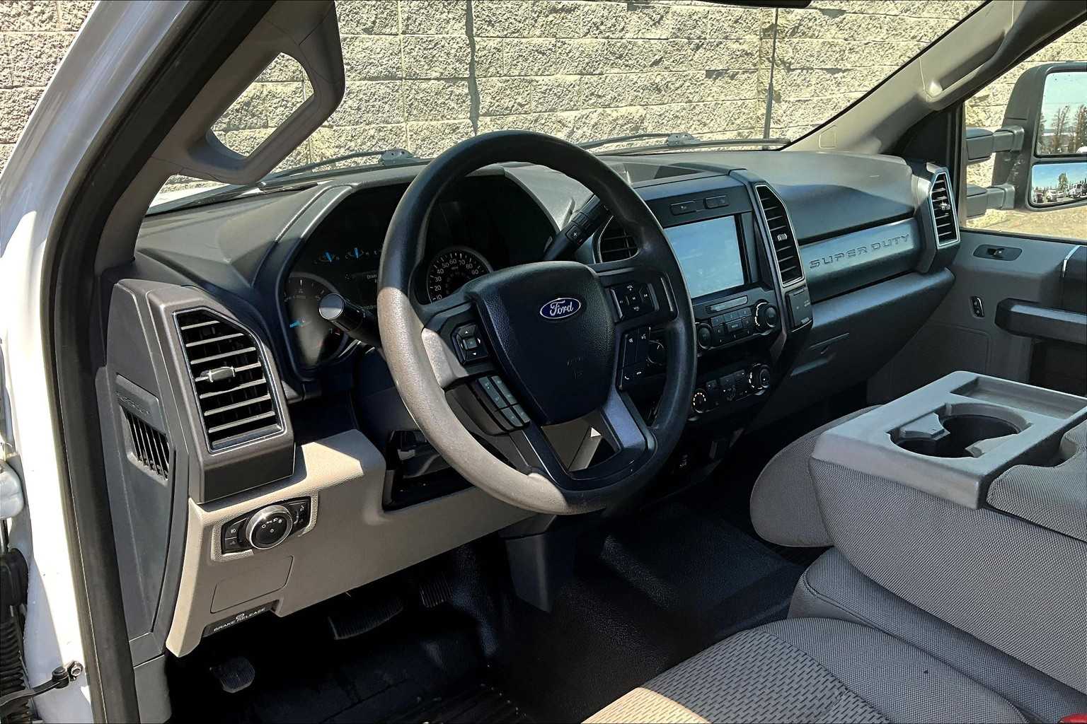 2022 Ford F-350 XLT 2