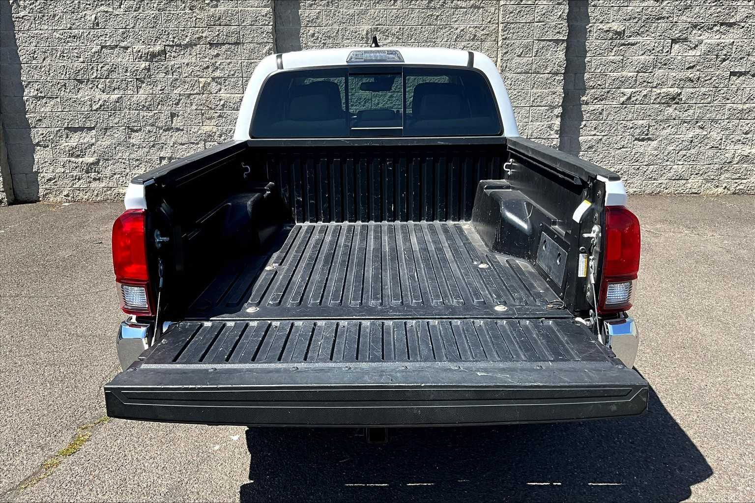 2022 Toyota Tacoma SR5 18