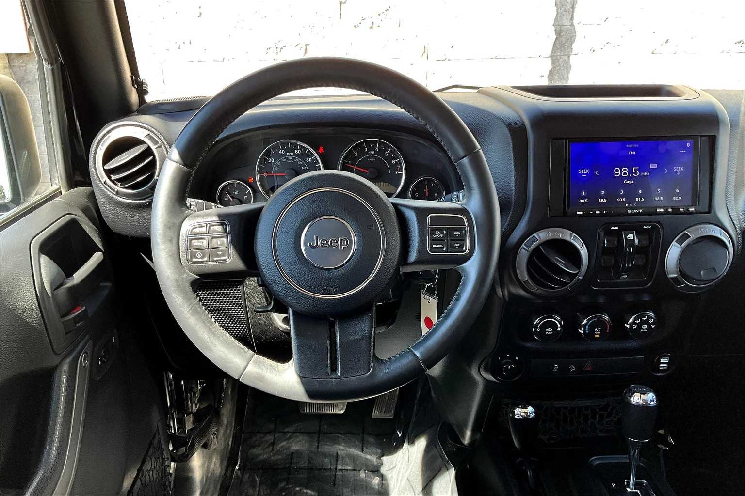 Thumbnail: 2017 Jeep Wrangler - 14