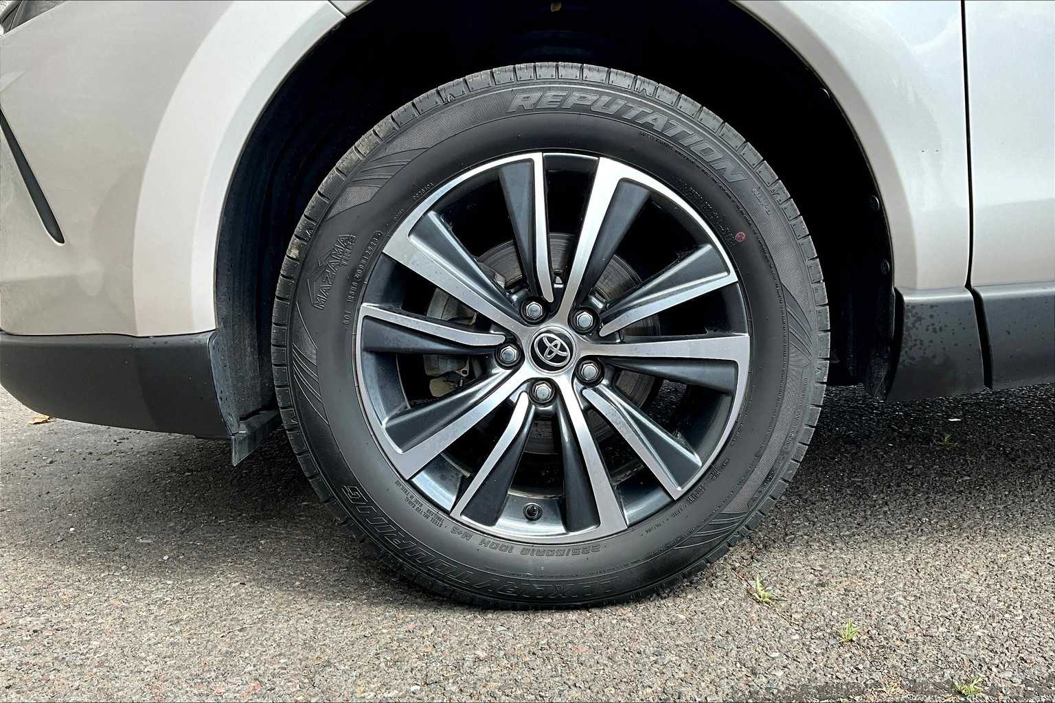 2022 Toyota Venza LE 8