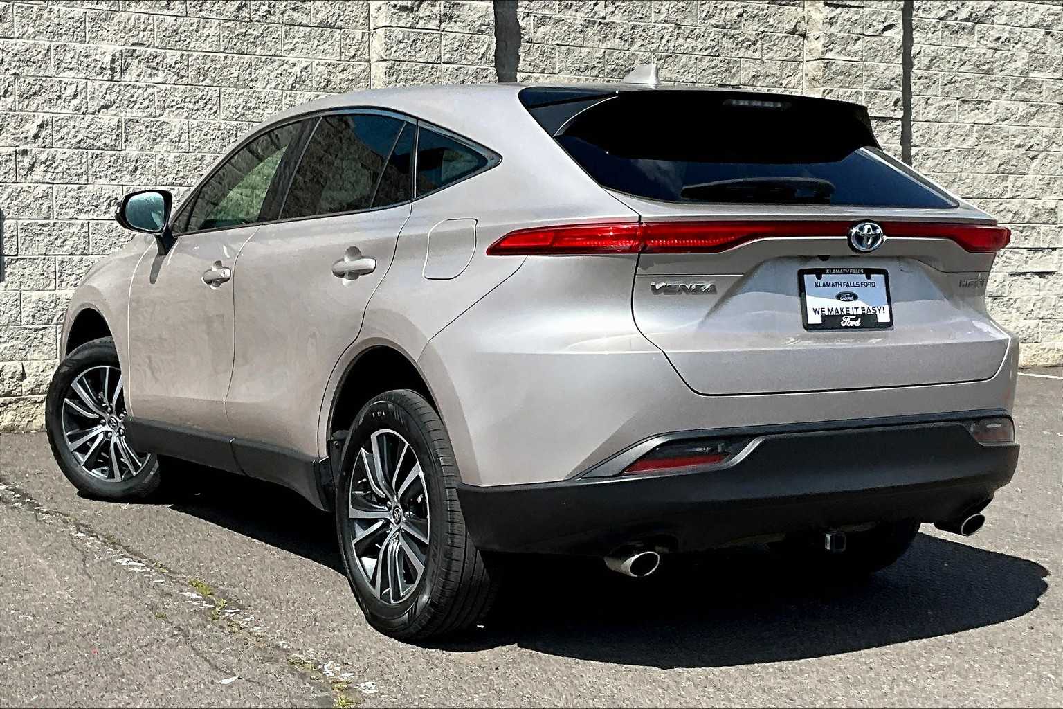 2022 Toyota Venza LE 4
