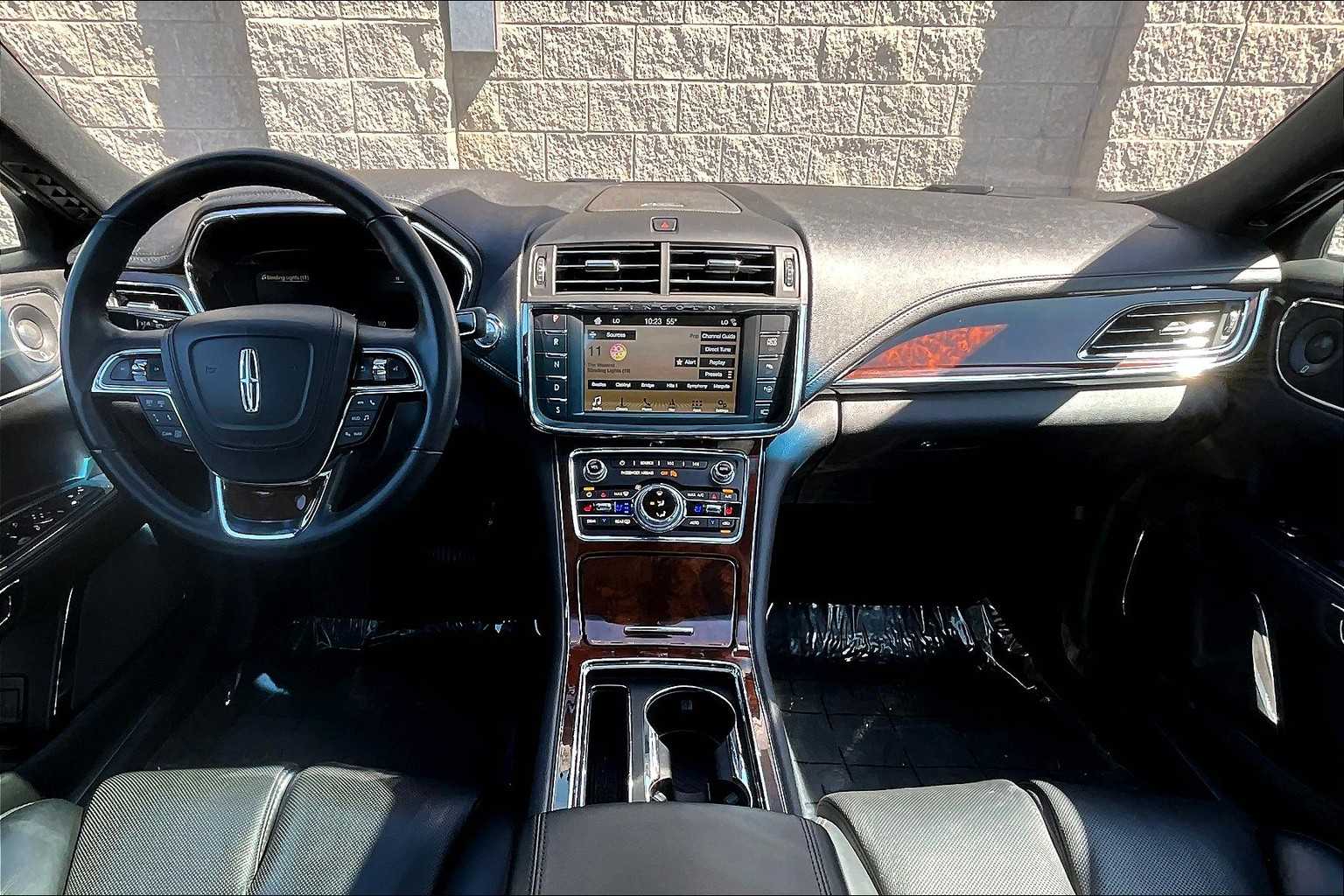 Thumbnail: 2018 Lincoln Continental - 10