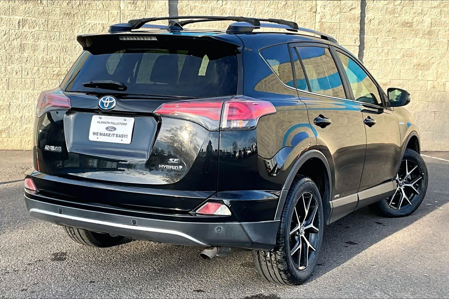 Thumbnail: 2017 Toyota RAV4 - 22