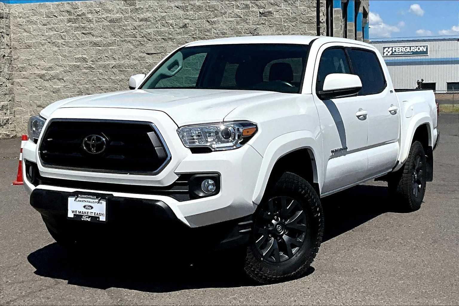 2022 Toyota Tacoma SR5 Hero Image