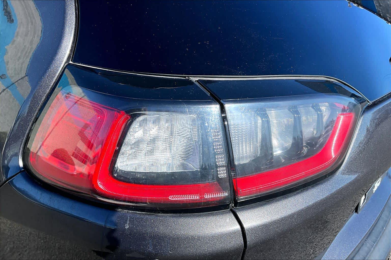 Thumbnail: 2019 Jeep Cherokee - 32