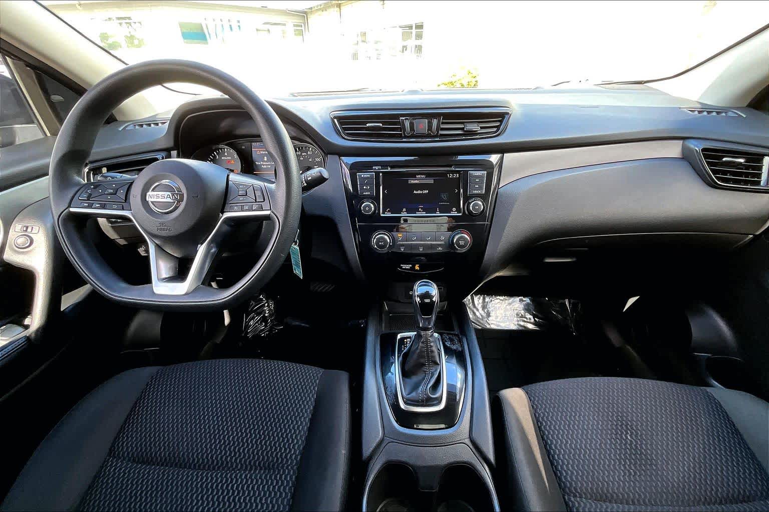 Thumbnail: 2021 Nissan Rogue Sport - 10