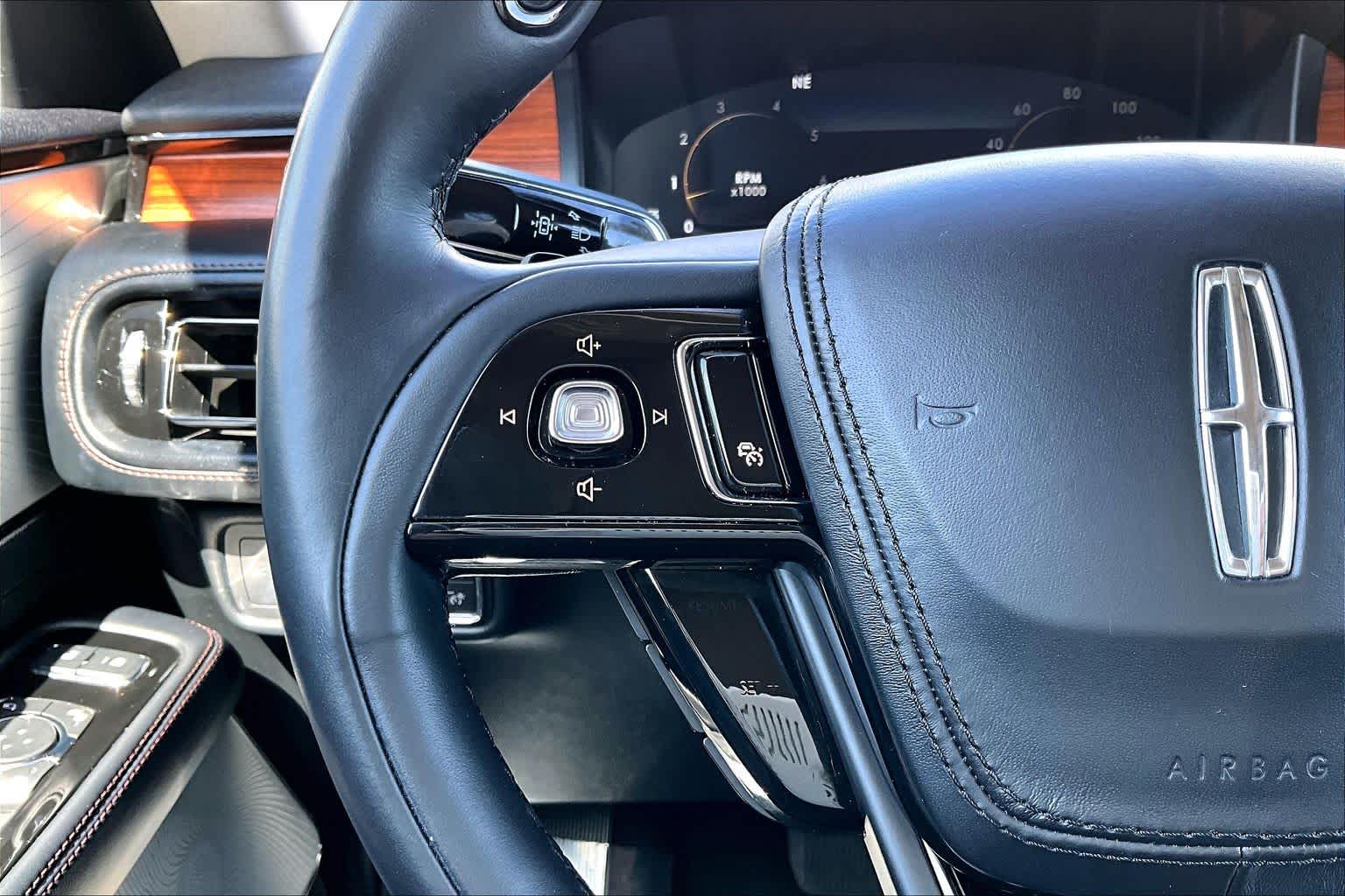 Thumbnail: 2020 Lincoln Aviator - 24
