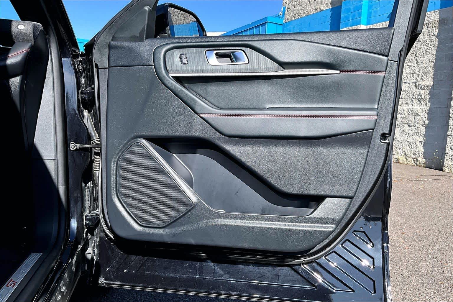 Thumbnail: 2025 Ford Explorer - 28