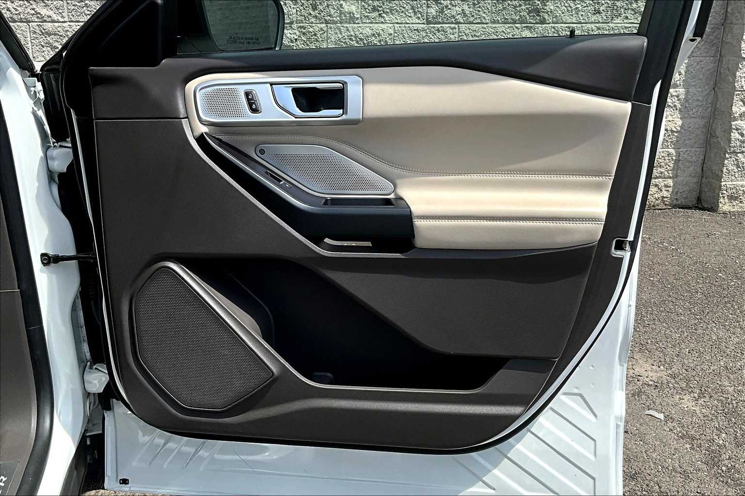 2020 Ford Explorer Platinum 28