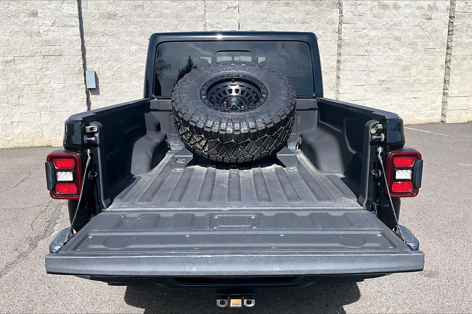 Thumbnail: 2020 Jeep Gladiator - 18