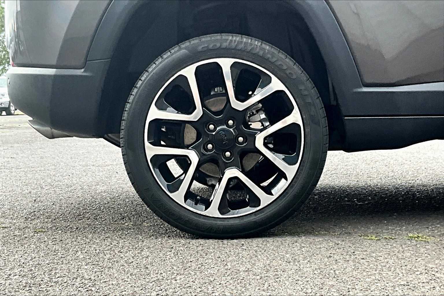 Thumbnail: 2018 Jeep Compass - 36