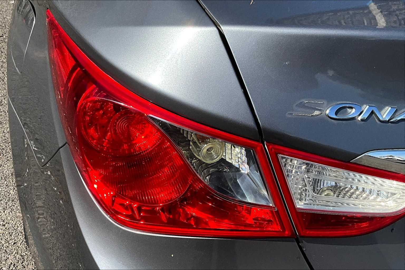 Thumbnail: 2011 Hyundai Sonata - 32
