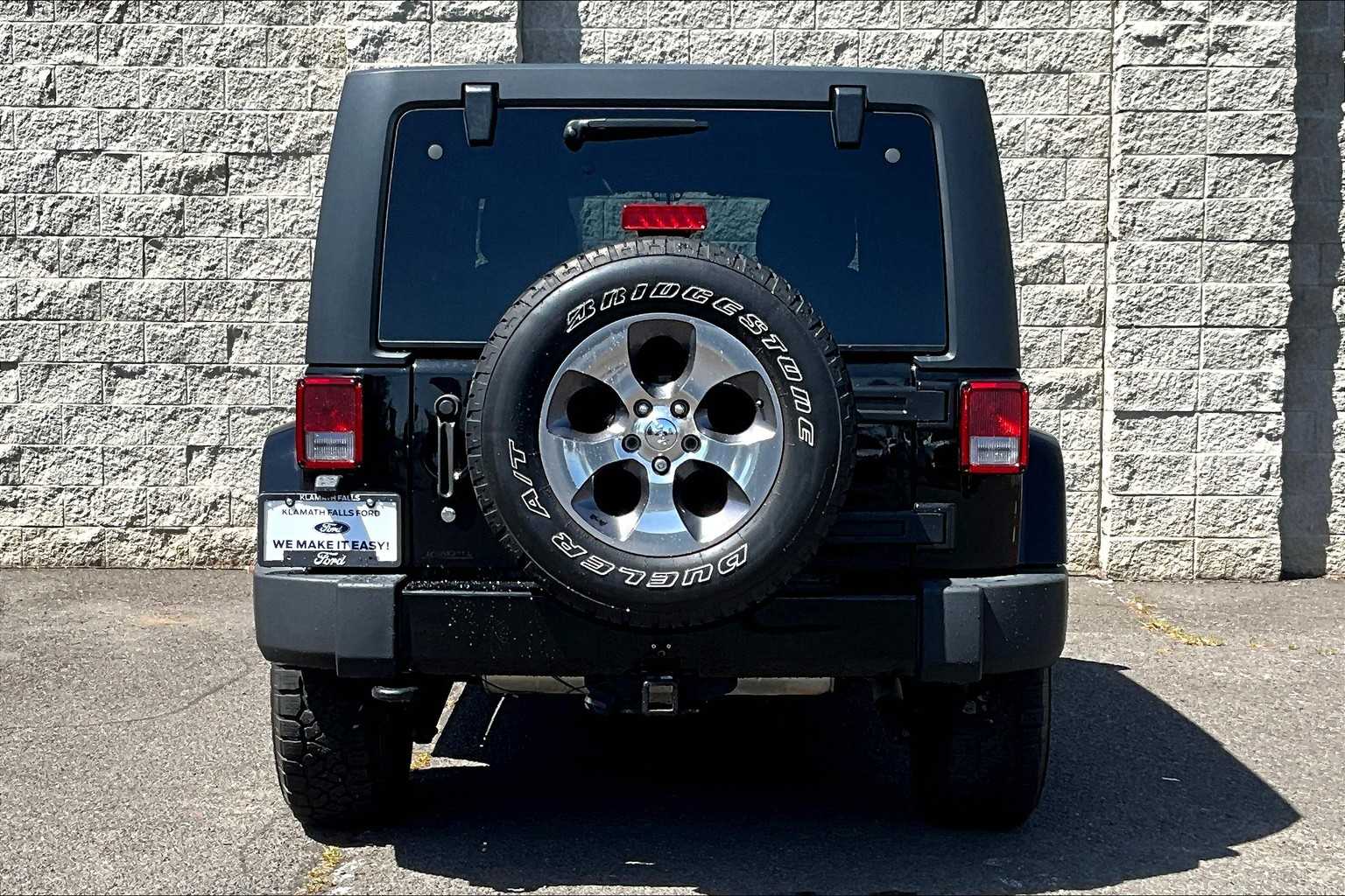 2016 Jeep Wrangler Unlimited Sahara 5
