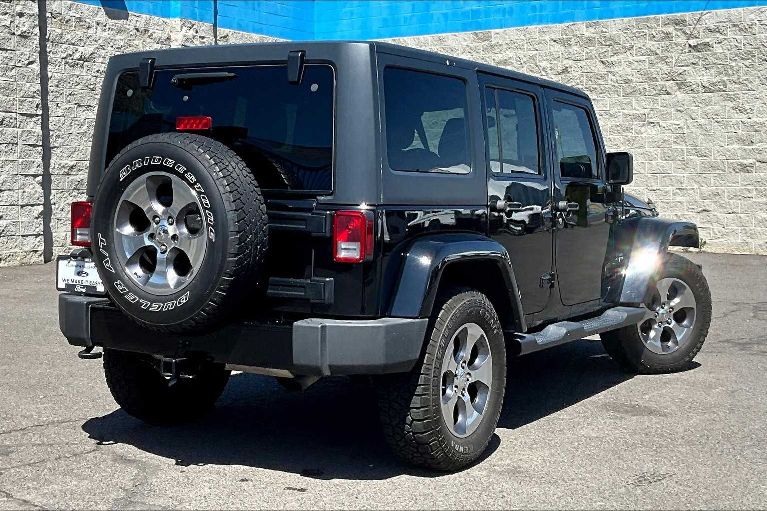 2016 Jeep Wrangler Unlimited Sahara 22