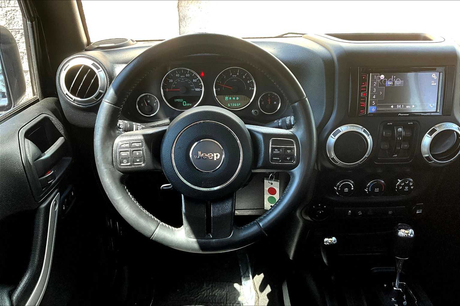 2016 Jeep Wrangler Unlimited Sahara 14