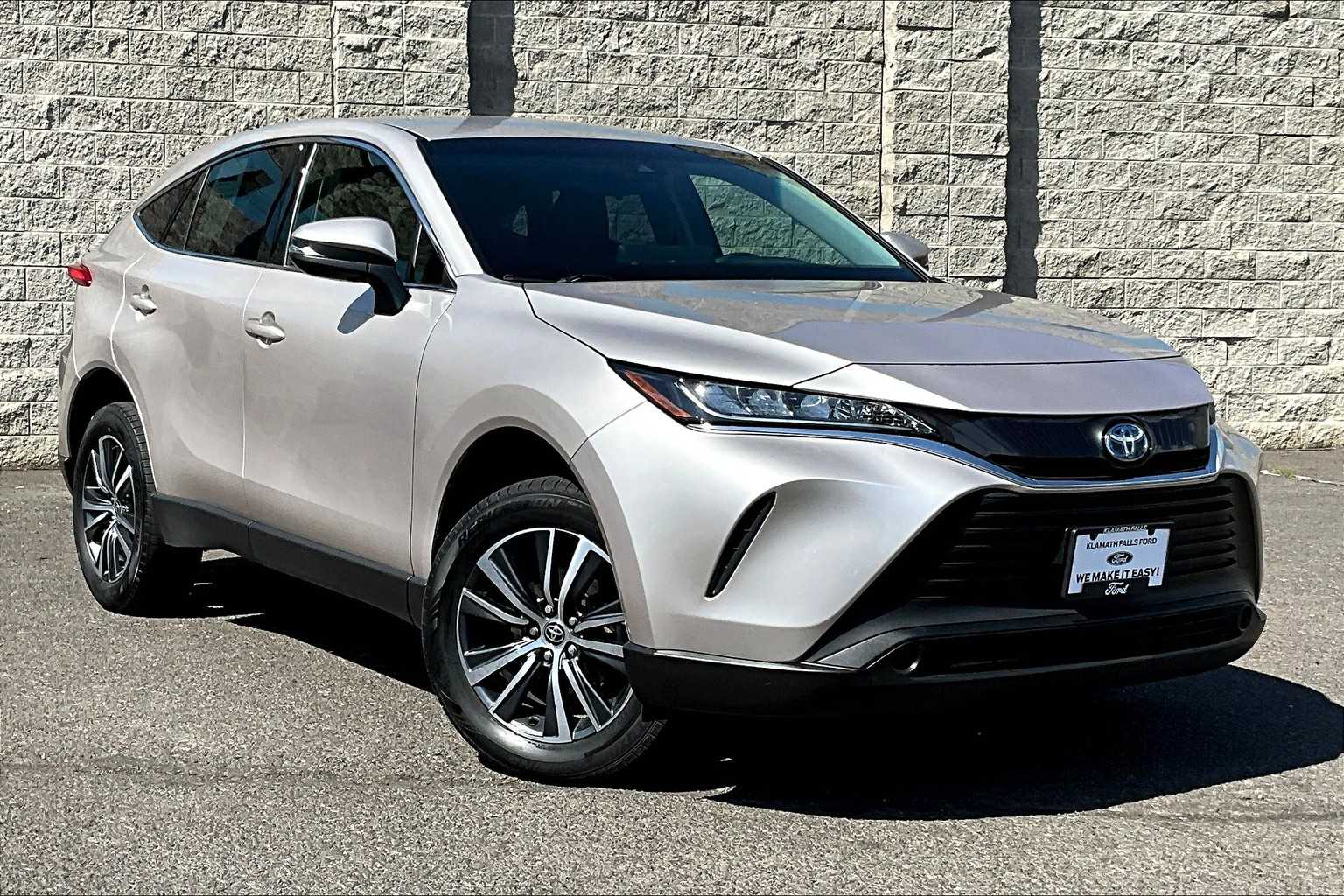 2022 Toyota Venza LE 21