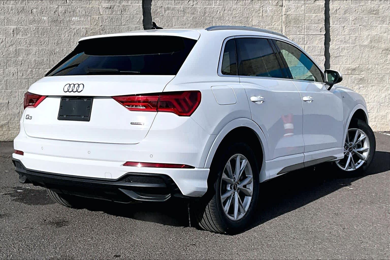 Thumbnail: 2022 Audi Q3 - 22
