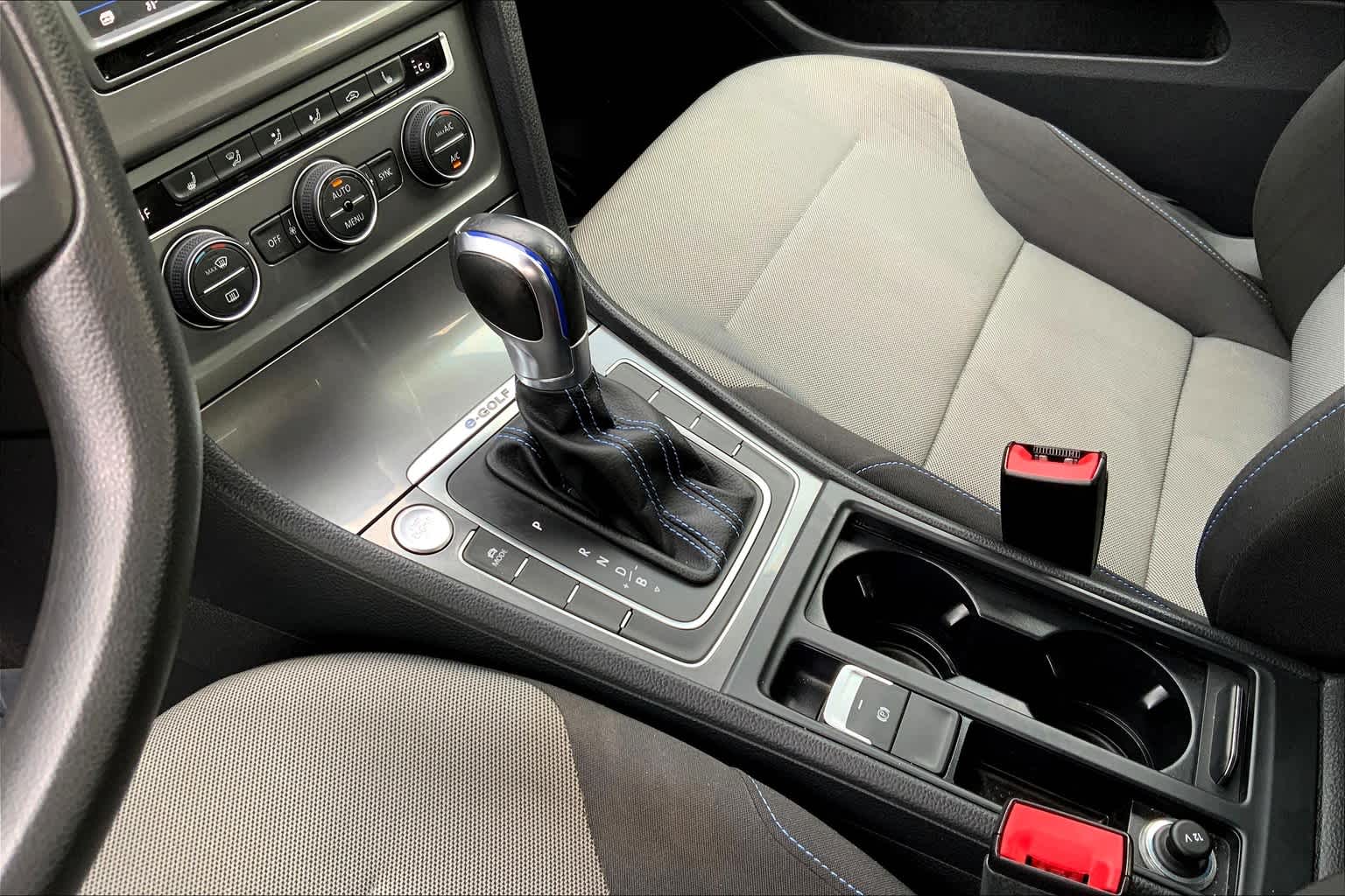 Thumbnail: 2016 Volkswagen e-Golf - 16