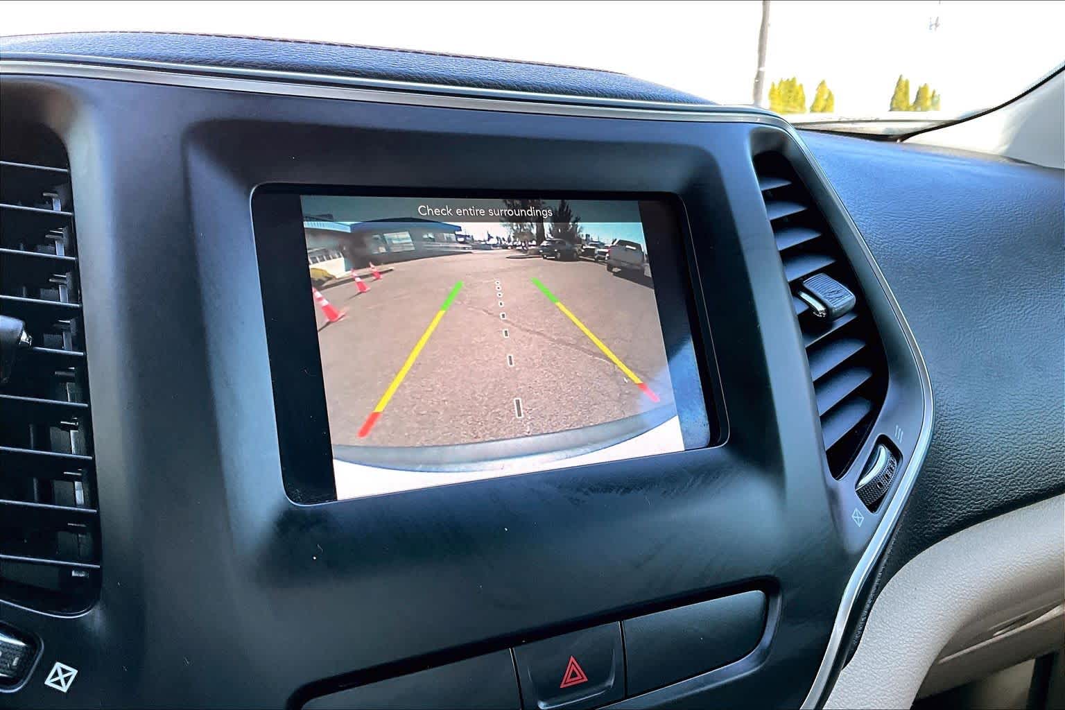 Thumbnail: 2019 Jeep Cherokee - 26