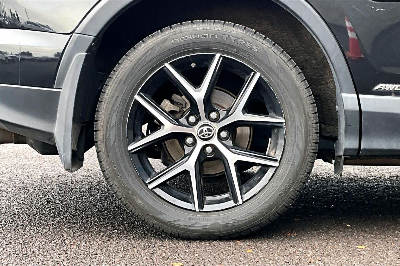 Thumbnail: 2017 Toyota RAV4 - 36