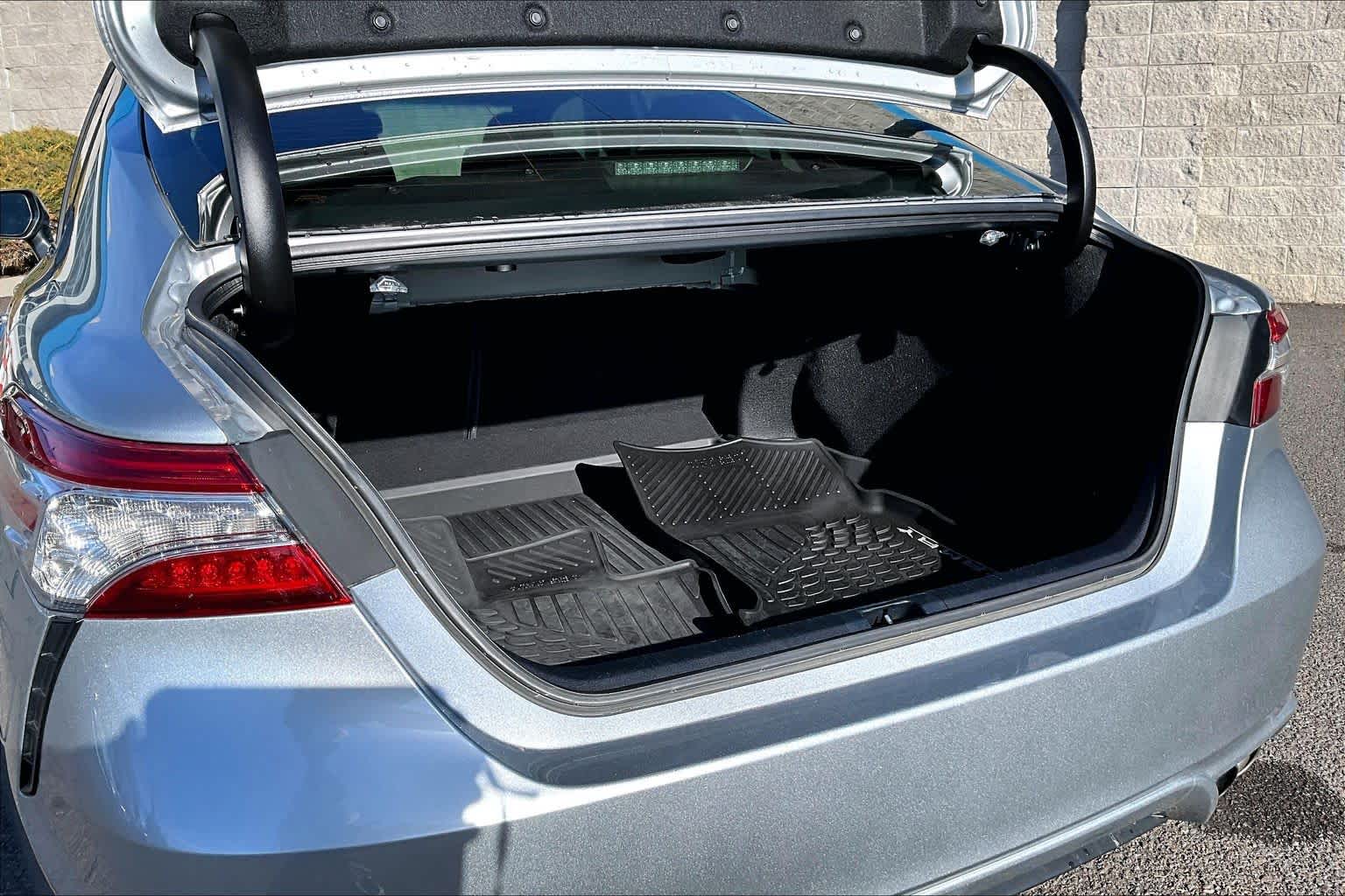 Thumbnail: 2020 Toyota Camry - 18