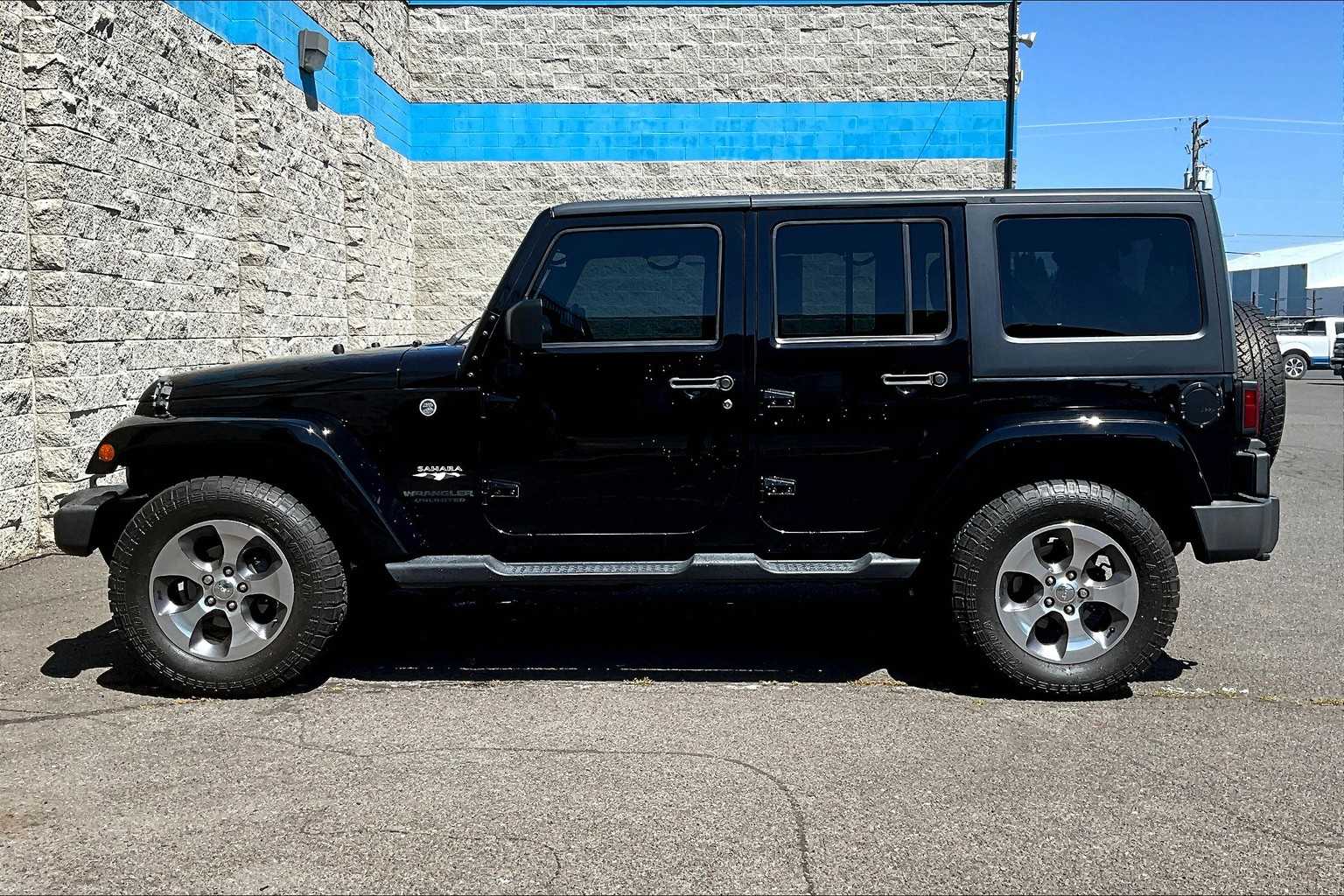 2016 Jeep Wrangler Unlimited Sahara 3